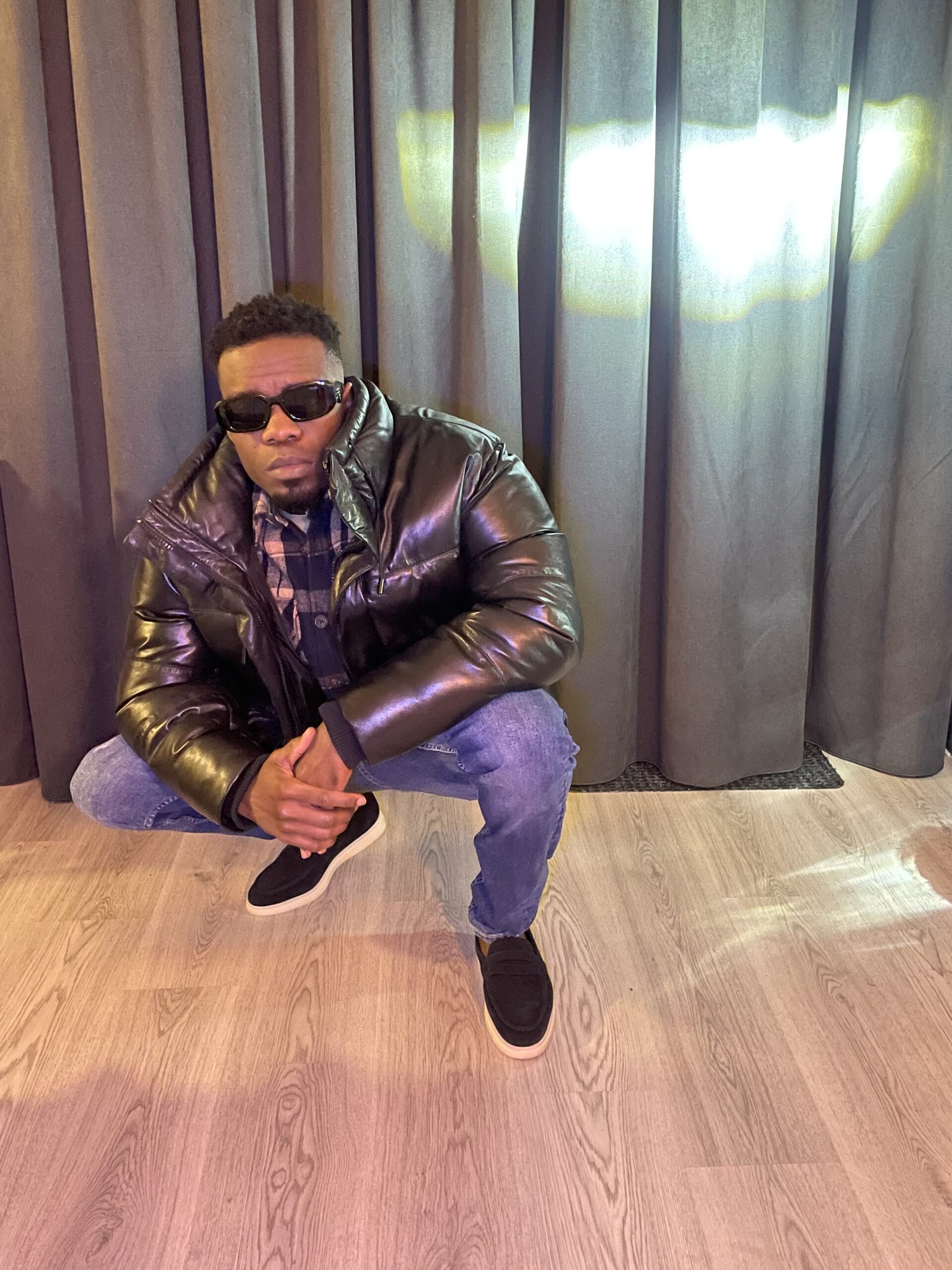 prod_track-files_1665023_extra_pictures_TunezChale