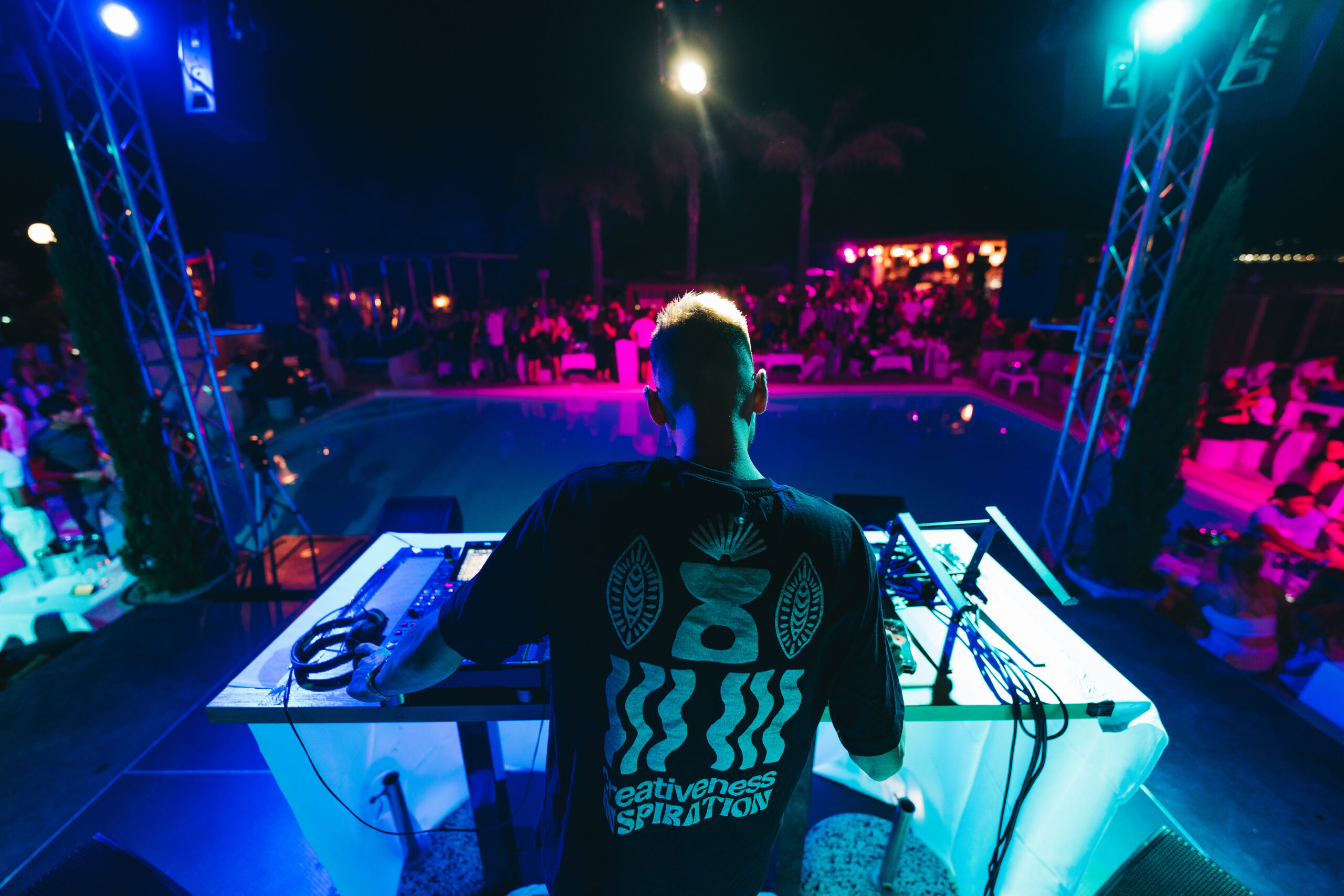 prod_track-files_1685436_extra_pictures_Bakioo